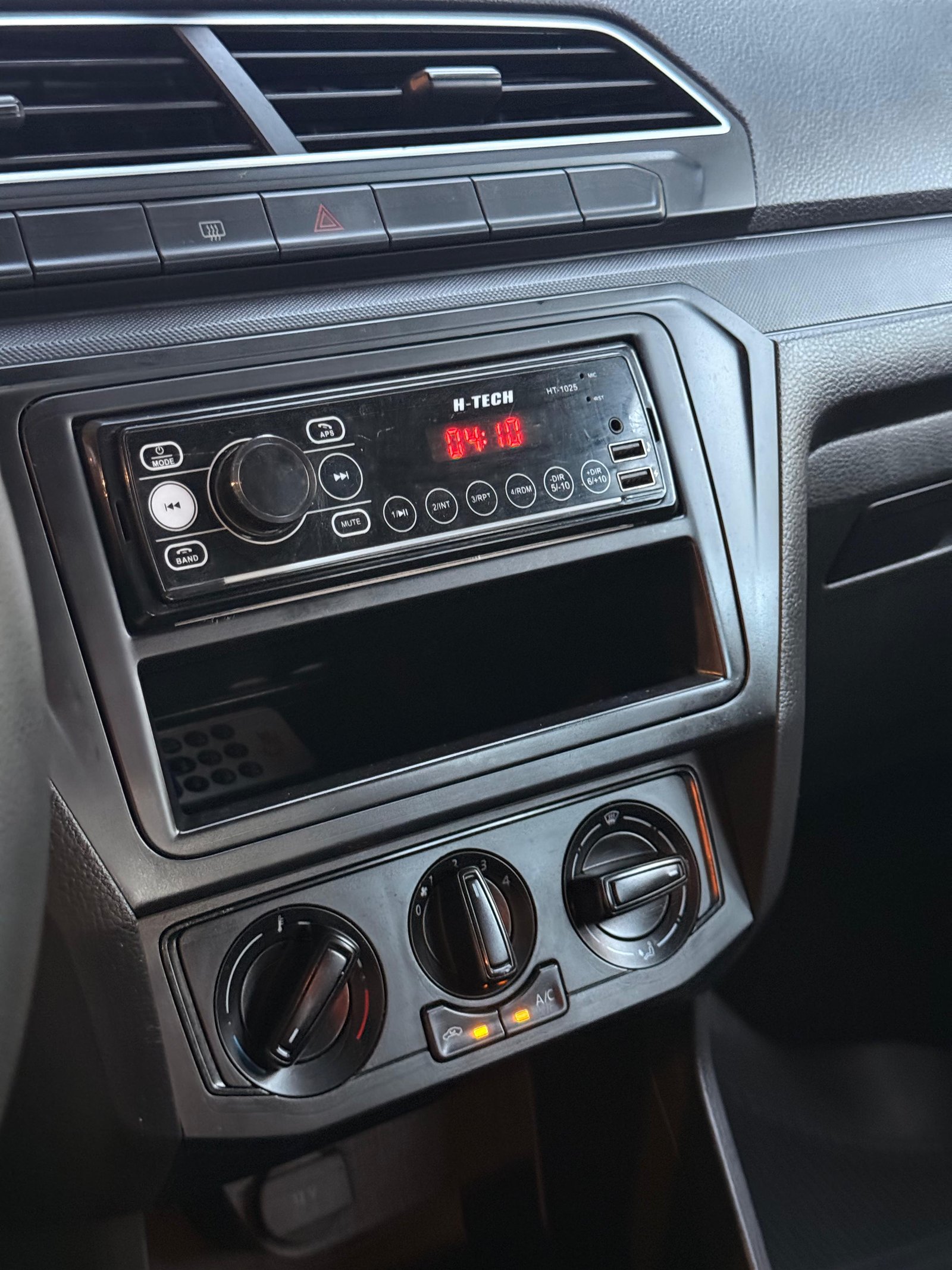 Volkswagen Voyage - foto 14