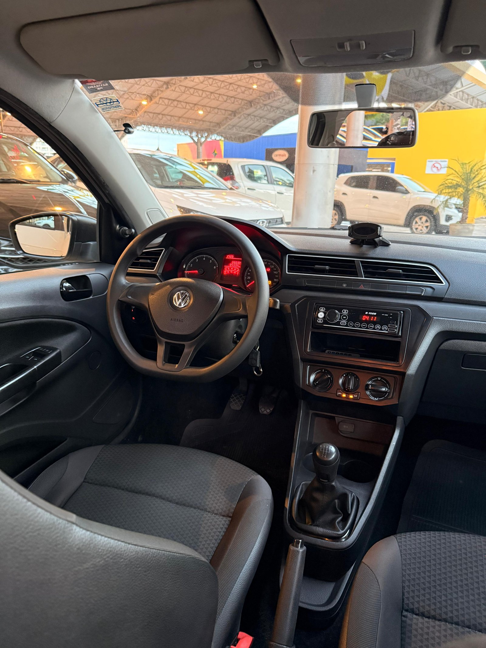 Volkswagen Voyage - foto 9
