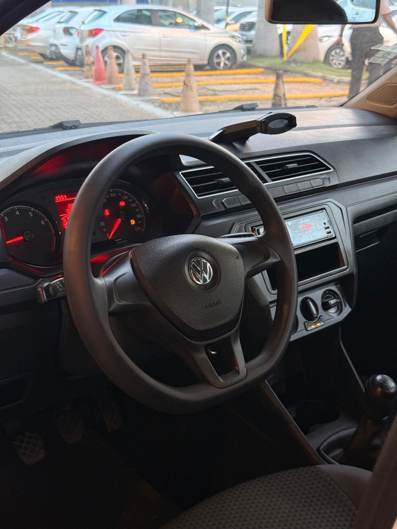 Volkswagen Voyage - foto 11